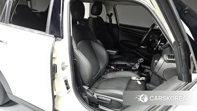 Mini Cooper 2019 Жемчужный цвет из Кореи, фото 3