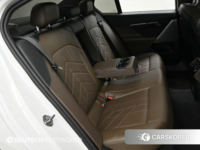 BMW 5 Series (G60) 2023 Белый из Кореи, фото 3