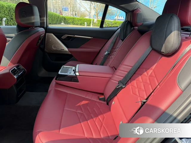BMW 5 series 2025 Черный из Китая, фото 3