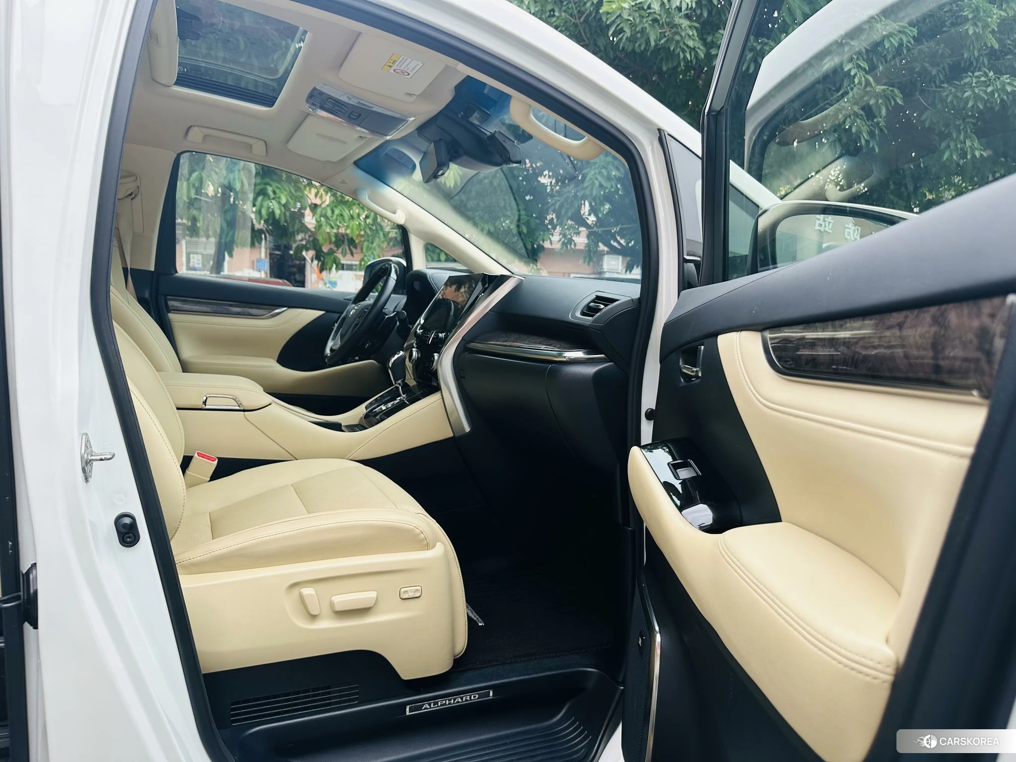 Toyota Alphard 2021 Белый из Китая, фото 3