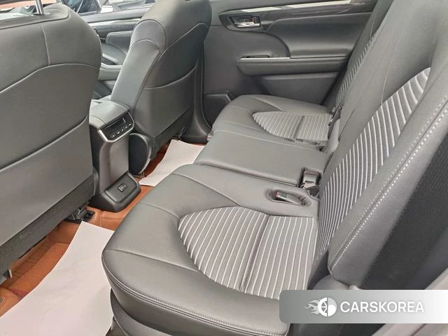 Toyota Crown 2023 Белый из Китая, фото 3