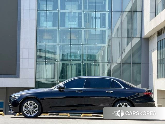 Mercedes-Benz E-Class 2023 Черный из Китая, фото 3