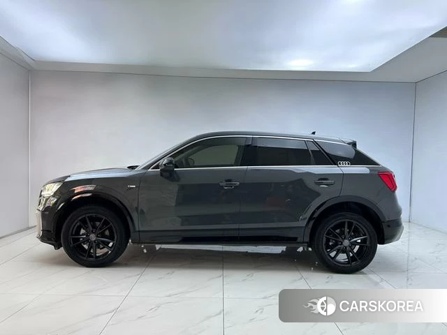 Audi Q2L 2021 Темно-серый из Китая, фото 3
