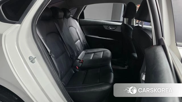 Kia The New K3 2nd generation 2023 Белый из Кореи, фото 3