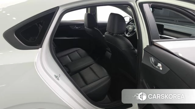 Kia The New K3 2nd generation 2022 Белый из Кореи, фото 3
