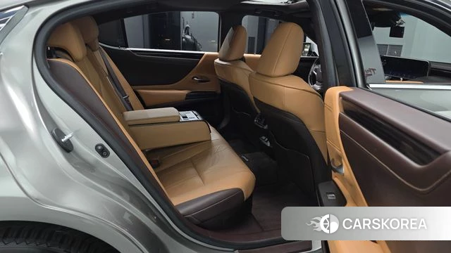 Lexus ES300h 7th generation 2021 Серебристо-серый из Кореи, фото 3