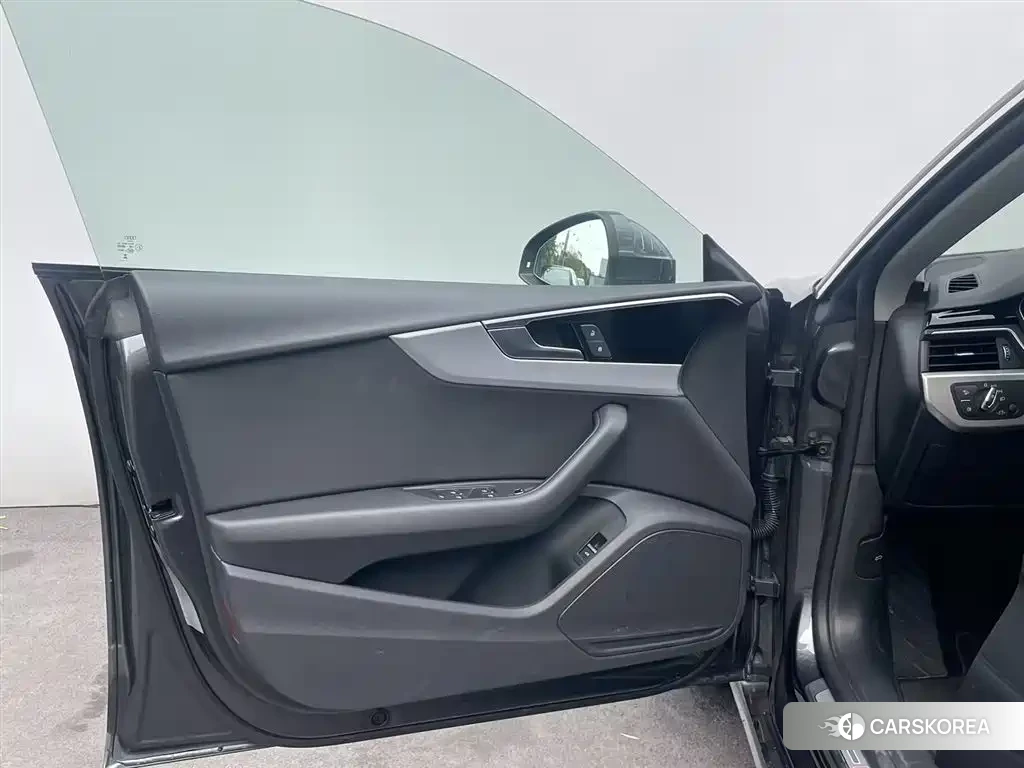 Audi A5 2024 Silver/gray из Китая, фото 3