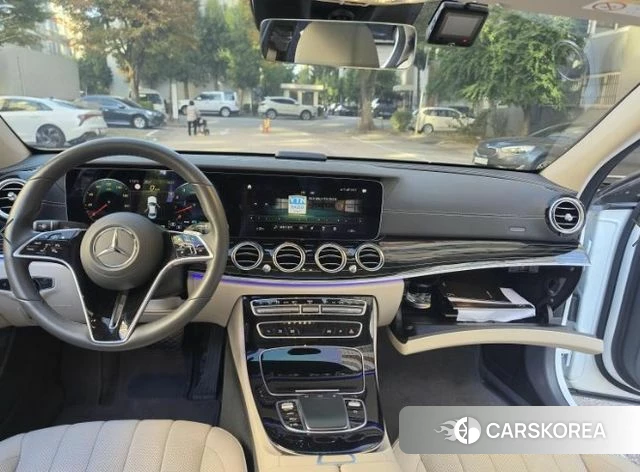 Mercedes-Benz E-Class W213 2023 Белый из Кореи, фото 3