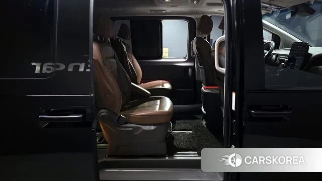 Hyundai Staria 2023 Черный из Кореи, фото 3