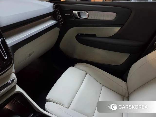 Volvo XC40 2026 Белый из Кореи, фото 3