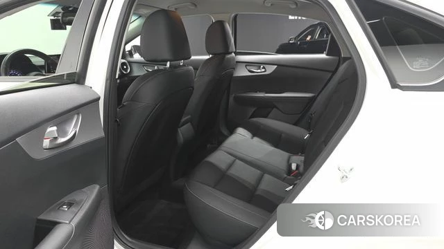Kia The New K3 2nd generation 2021 Белый из Кореи, фото 3