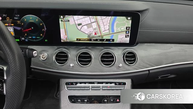 Mercedes-Benz E-Class W213 2023 Белый из Кореи, фото 3