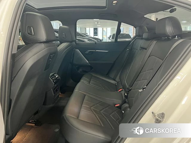 BMW i5 (G60) 2024 Белый из Кореи, фото 3