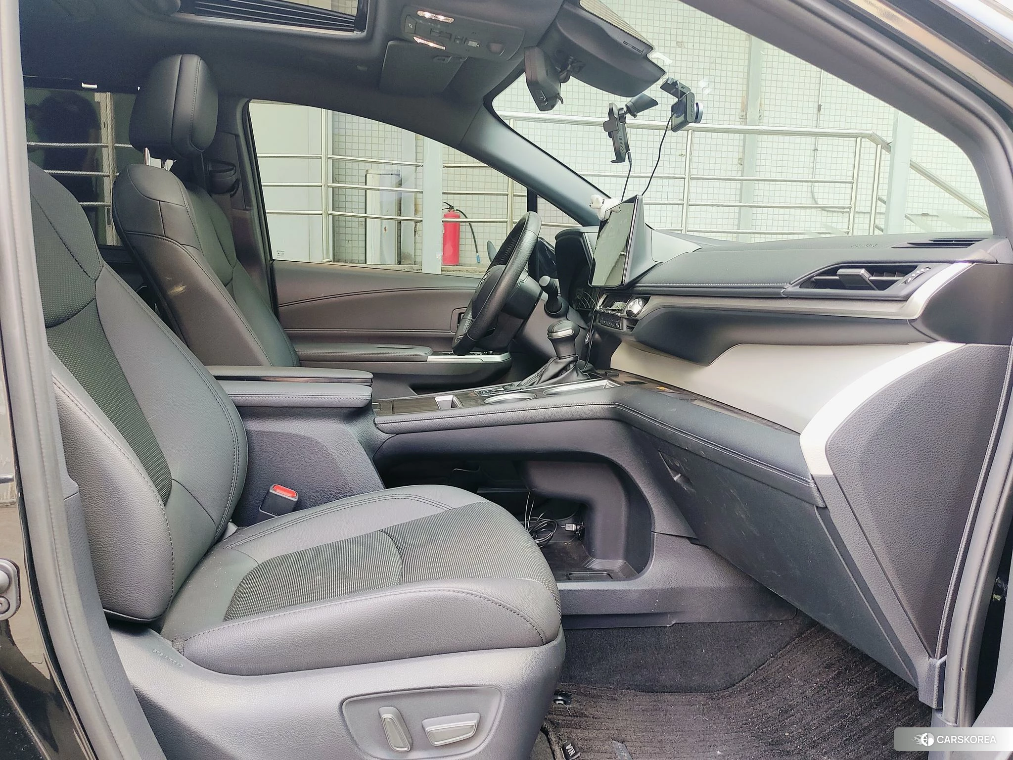 Toyota Granvia 2023 Черный из Китая, фото 3