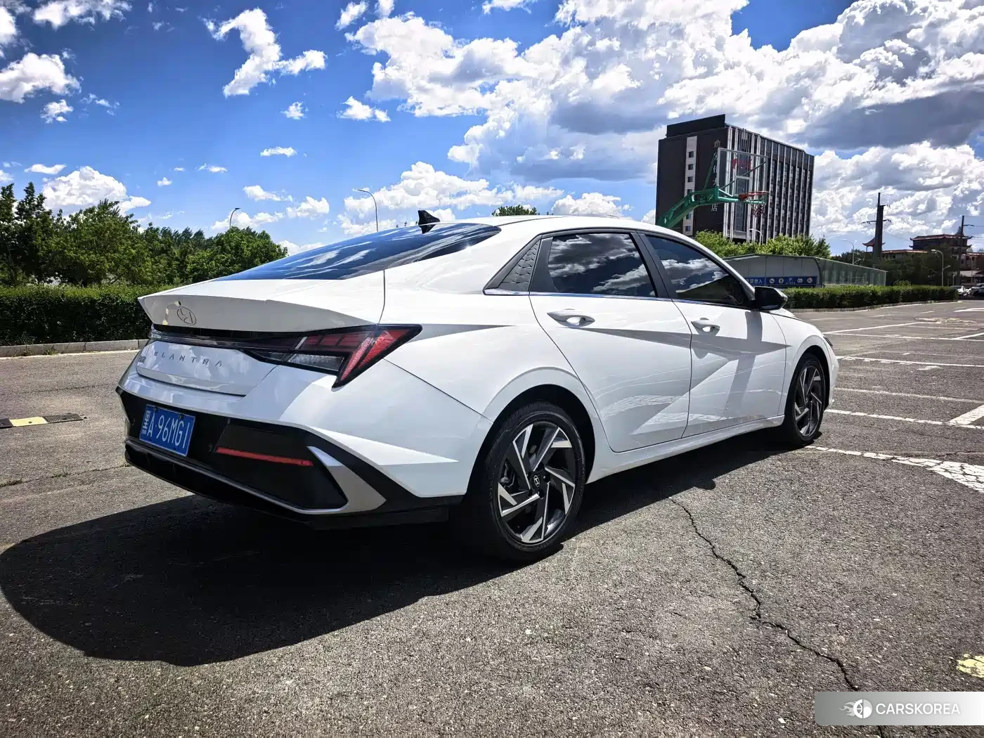 Hyundai Elantra 2023 Белый из Китая, фото 3