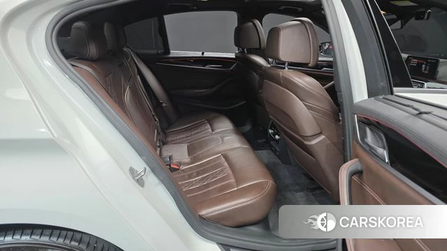 BMW 5 Series (G30) 2018 Белый из Кореи, фото 3