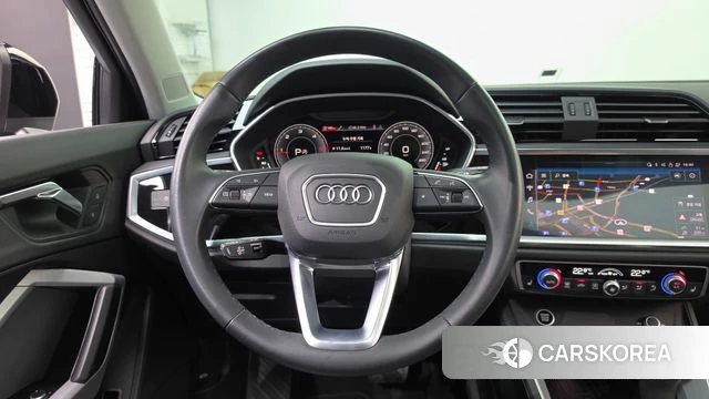 Audi Q3 (F3) 2022 Черный из Кореи, фото 3