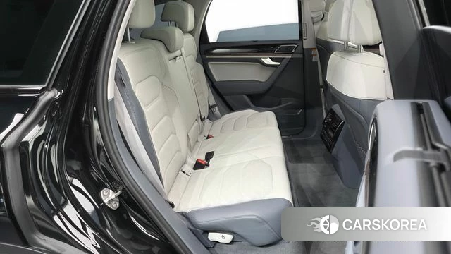 Volkswagen Touareg 3rd generation 2025 Черный из Кореи, фото 3