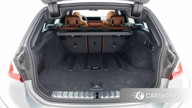 BMW 3 Series (G20) 2025 Серебристо-серый из Кореи, фото 3