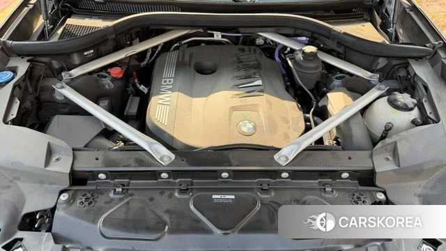 BMW X7 (G07) 2023 Светло-серебряный цвет из Кореи, фото 3