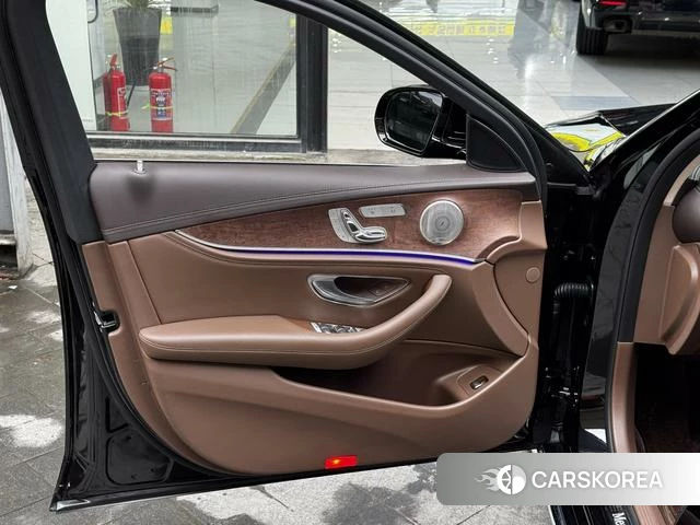 Mercedes-Benz E-Class 2021 Черный из Китая, фото 3