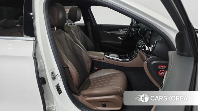 Mercedes-Benz E-Class W213 2021 Белый из Кореи, фото 3
