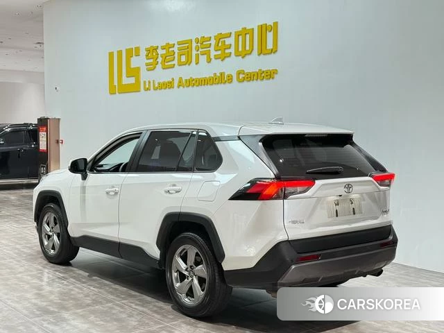 Toyota RAV4 2021 Белый из Китая, фото 3