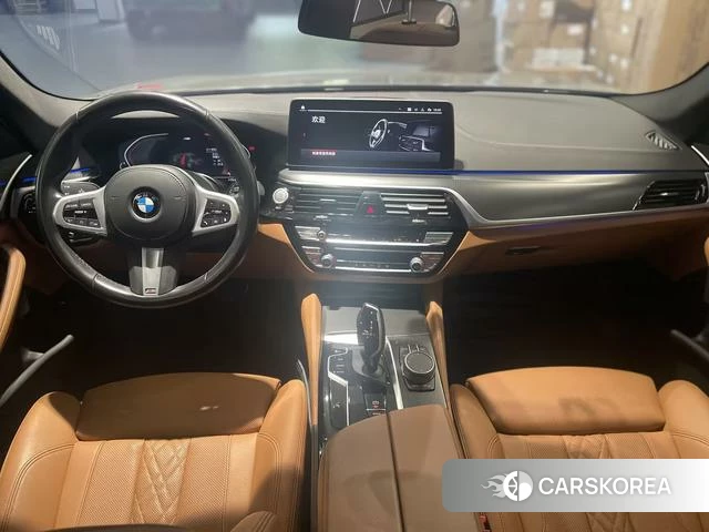BMW 5 series 2021 Серебристо-серый из Китая, фото 3