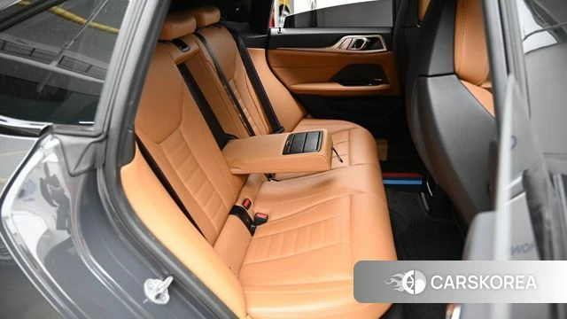 BMW i4 2024 Серебристо-серый из Кореи, фото 3