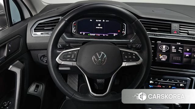 Volkswagen Tiguan Allspace 2023 Белый из Кореи, фото 3