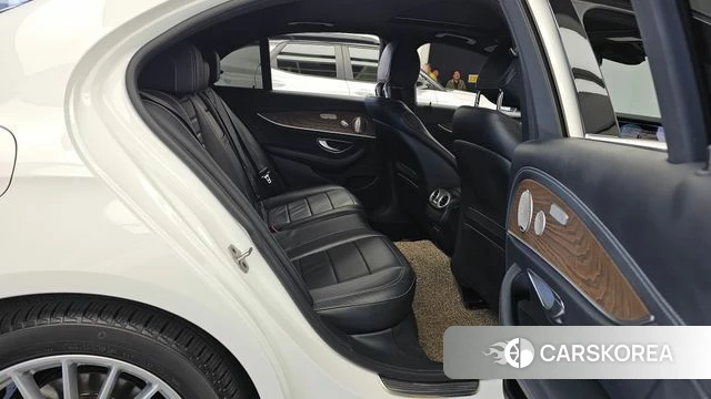 Mercedes-Benz E-Class W213 2022 Белый из Кореи, фото 3