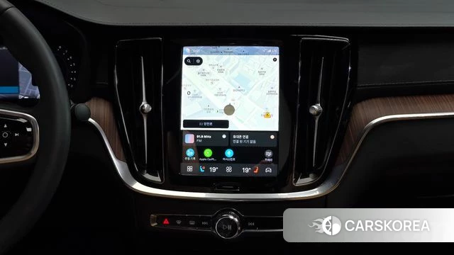 Volvo S60 3rd generation 2023 Белый из Кореи, фото 3