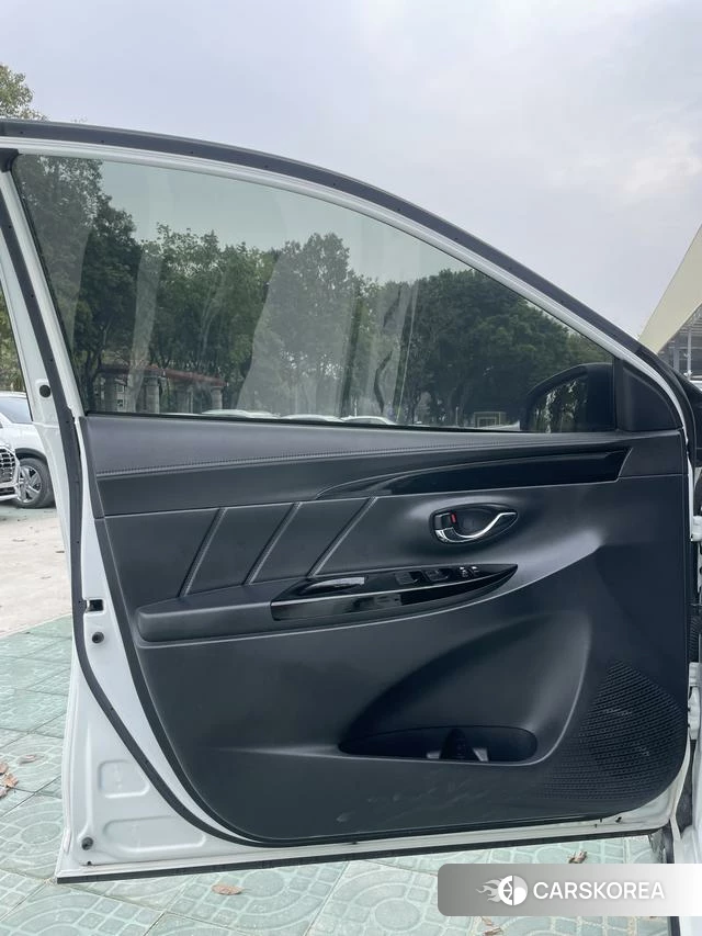 Toyota Yaris L 2021 Белый из Китая, фото 3