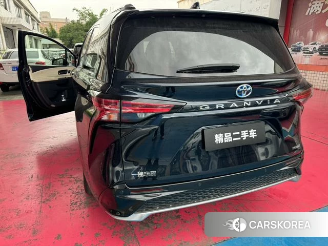 Toyota Granvia 2023 Синий из Китая, фото 3
