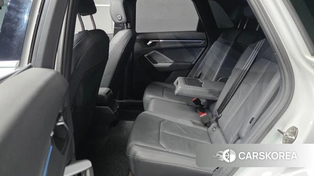 Audi Q3 (F3) 2023 Белый из Кореи, фото 4