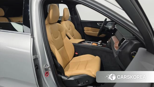 Volvo XC60 second Generation 2024 Серебряный из Кореи, фото 3
