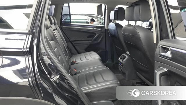 Volkswagen Tiguan second Generation 2022 Черный из Кореи, фото 3