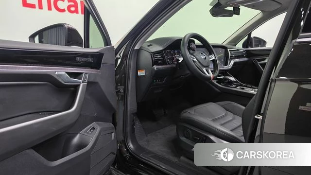 Volkswagen Touareg 3rd generation 2020 Коричневый из Кореи, фото 3
