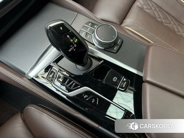 BMW 5 series 2021 Черный из Китая, фото 3