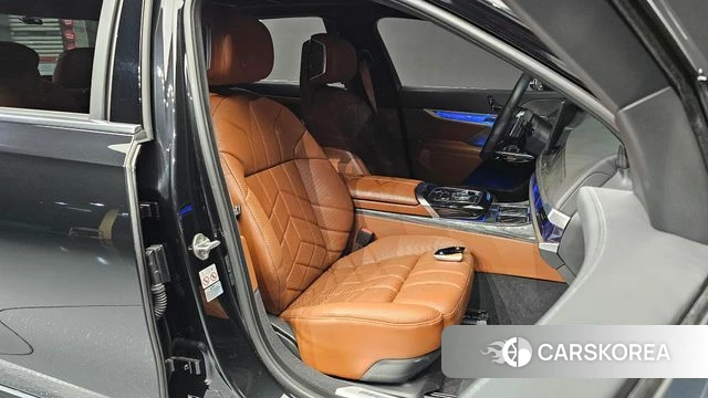 BMW 7 Series (G70) 2023 Черный из Кореи, фото 3