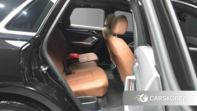 Audi Q3 (F3) 2023 Черный из Кореи, фото 3