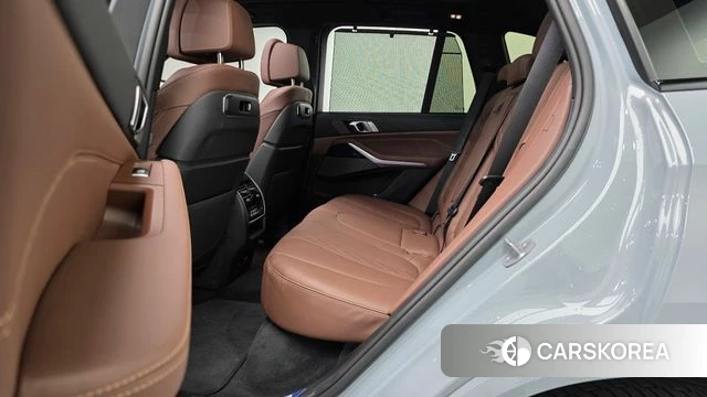 BMW X5 (G05) 2026 Светло-серебряный цвет из Кореи, фото 3