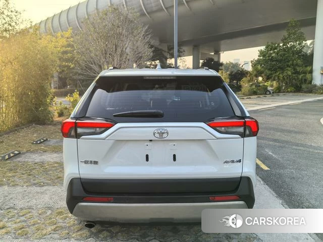 Toyota RAV4 2024 Белый из Китая, фото 3