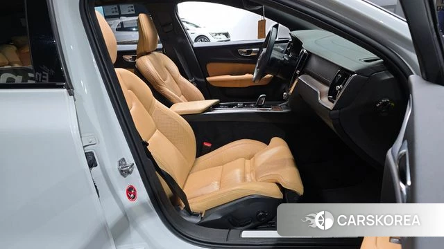Volvo V60 Cross-Country 2nd Generation 2021 Белый из Кореи, фото 3