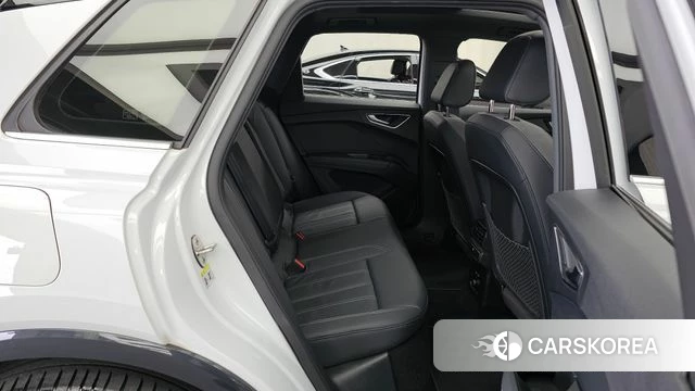 Audi Q4 e-Tron (F4) 2022 Белый из Кореи, фото 3