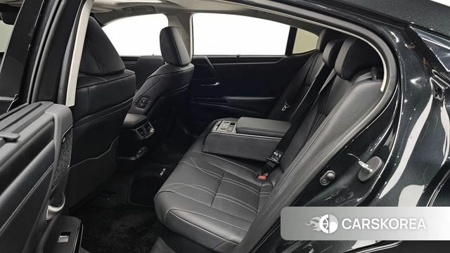Lexus ES300h 7th generation 2026 Черный из Кореи, фото 3
