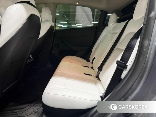 Tesla Model Y 2024 Серебряный из Кореи, фото 3