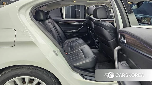 BMW 5 Series (G30) 2018 Белый из Кореи, фото 3
