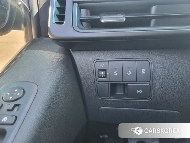 Hyundai Staria 2023 Серебристо-серый из Кореи, фото 3