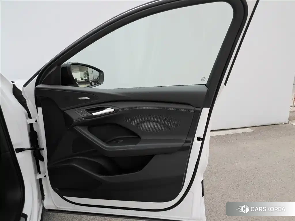 Audi Q6L 2025 Белый из Китая, фото 3